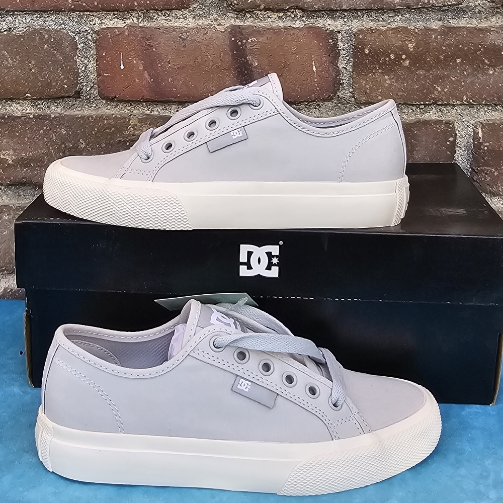 Women's DC Canvas Sneakers Shoes Sz 5